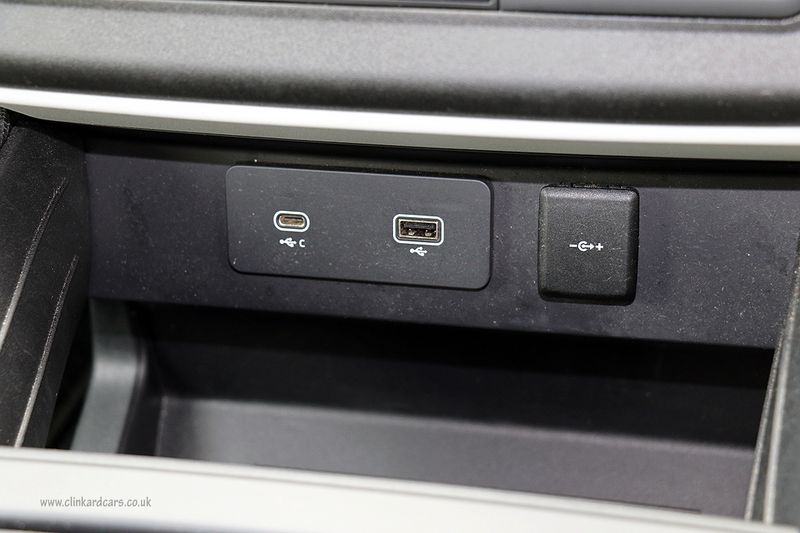 Landrover Defender 110 D300 X Dynamic HSE