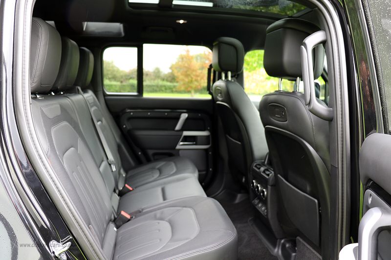 Landrover Defender 110 D300 X Dynamic HSE