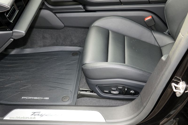 Porsche Taycan 4S Cross Turismo