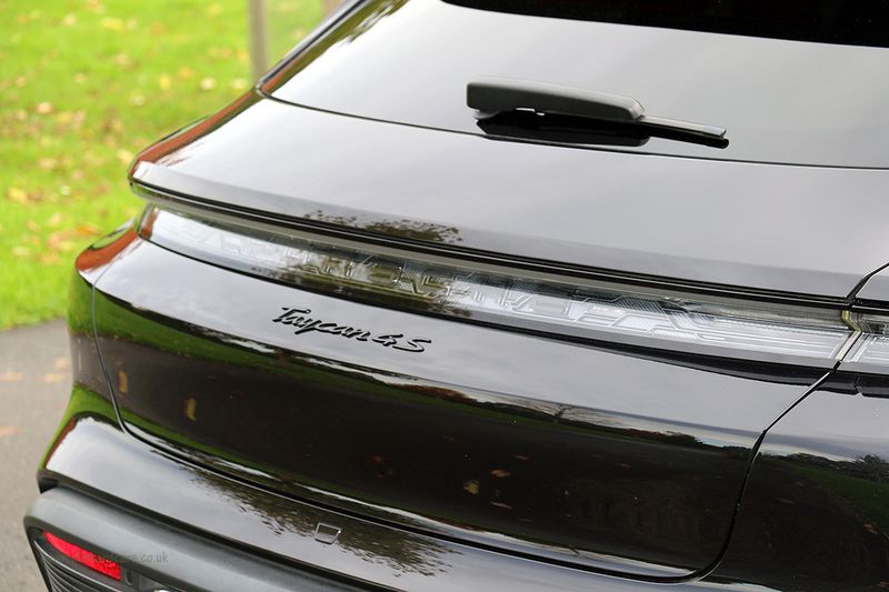 Porsche Taycan 4S Cross Turismo