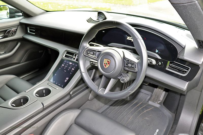 Porsche Taycan 4S Cross Turismo