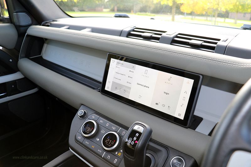 Landrover Defender D250 SE Urban Design