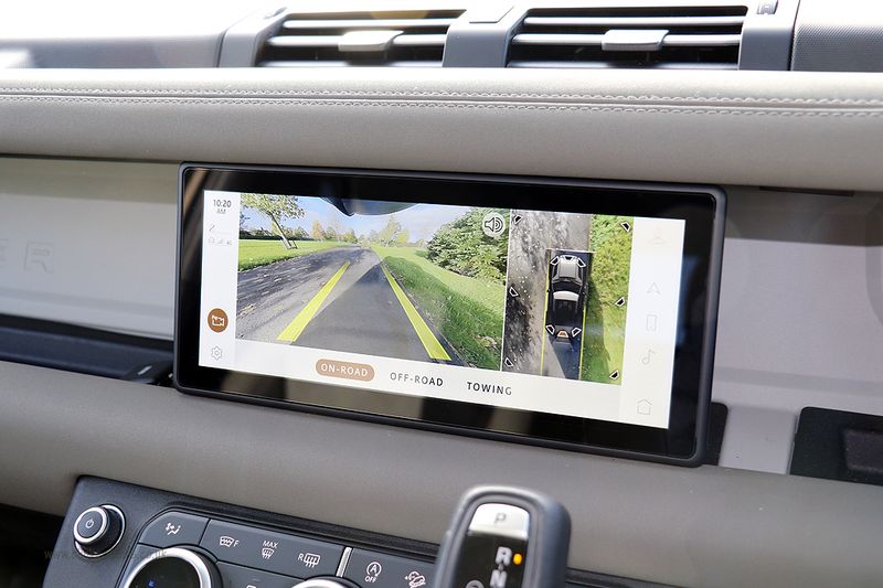 Landrover Defender D250 SE Urban Design