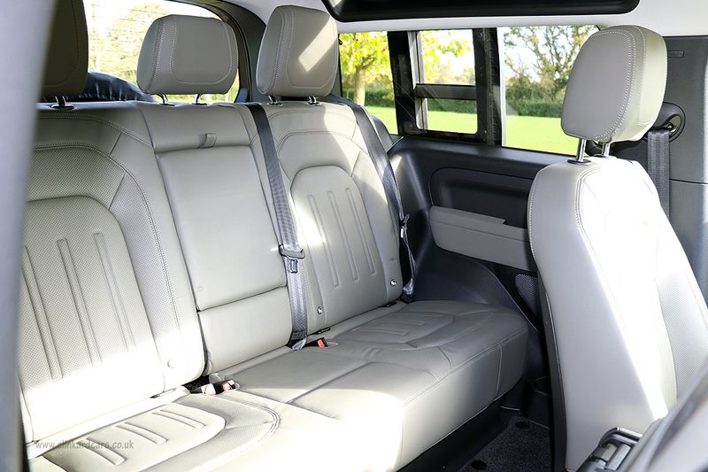 Landrover Defender D250 SE Urban Design