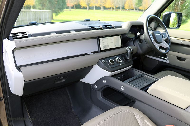 Landrover Defender D250 SE Urban Design