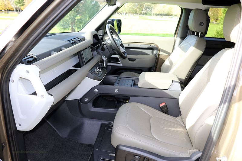 Landrover Defender D250 SE Urban Design