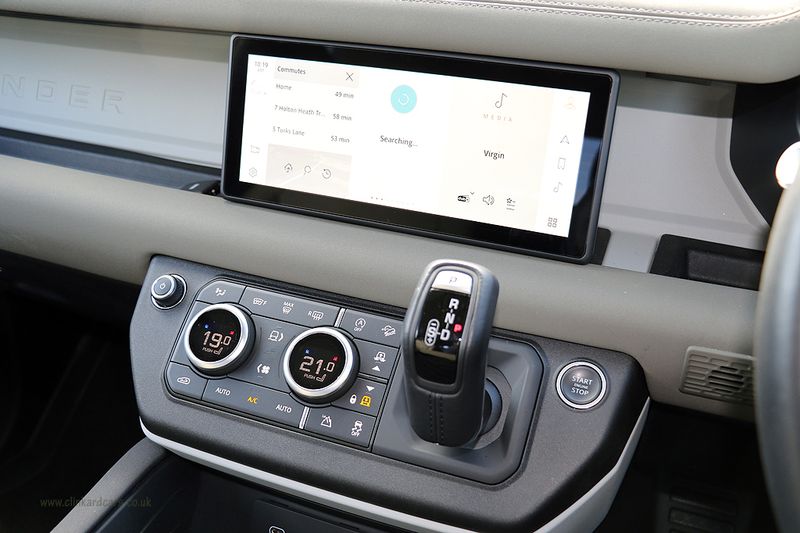 Landrover Defender D250 SE Urban Design