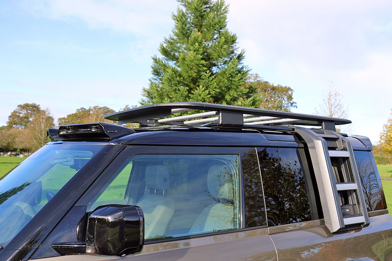 Landrover Defender D250 SE Urban Design