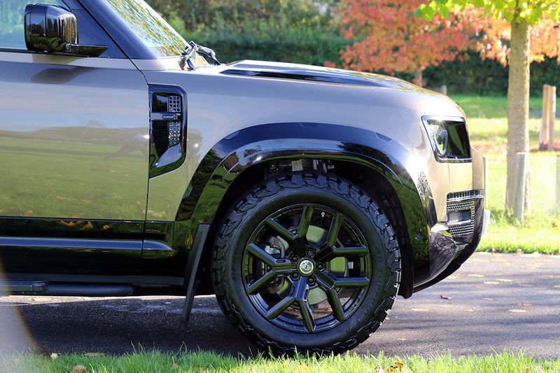 Landrover Defender D250 SE Urban Design