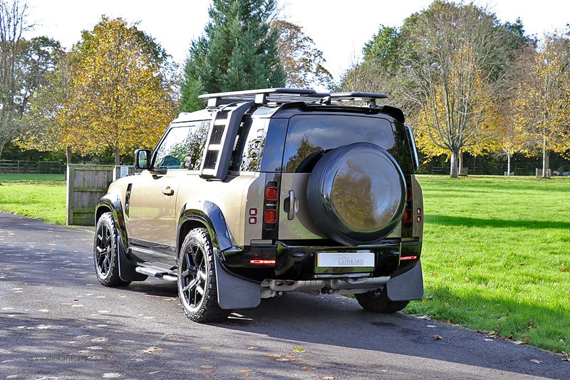 Landrover Defender D250 SE Urban Design