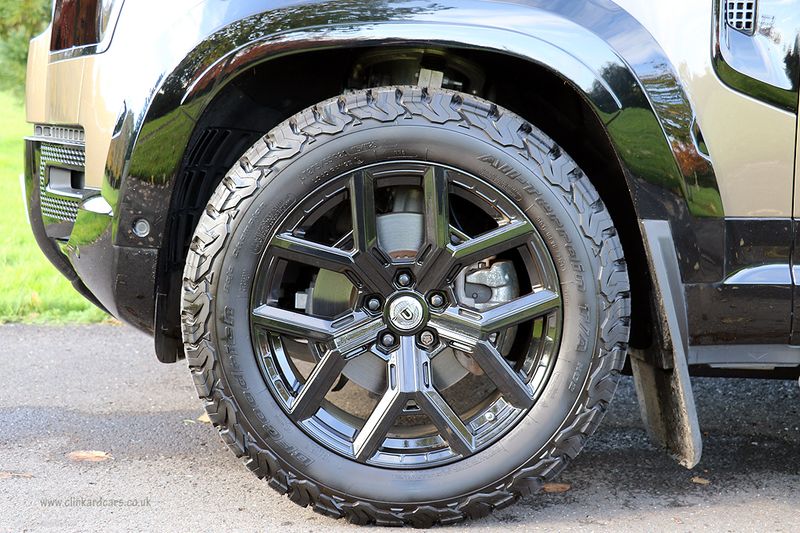 Landrover Defender D250 SE Urban Design