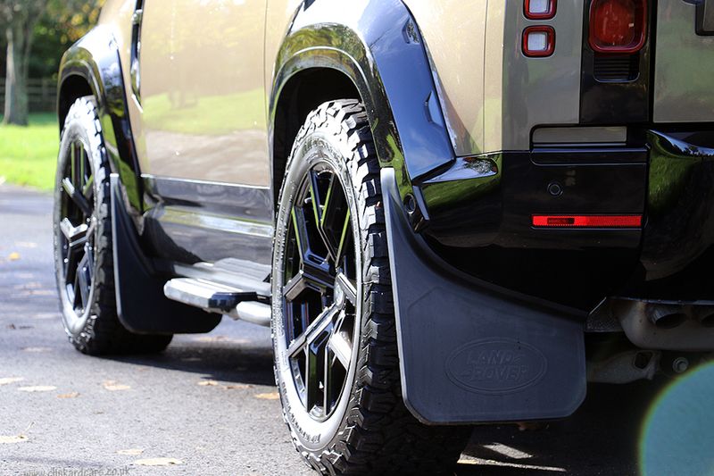 Landrover Defender D250 SE Urban Design