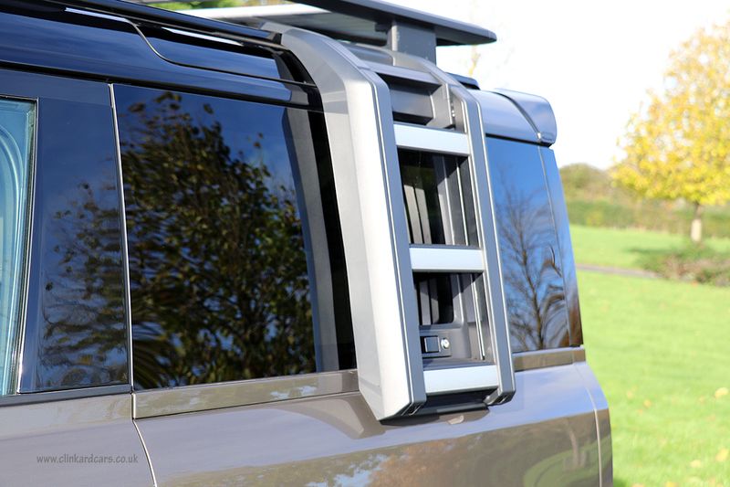 Landrover Defender D250 SE Urban Design