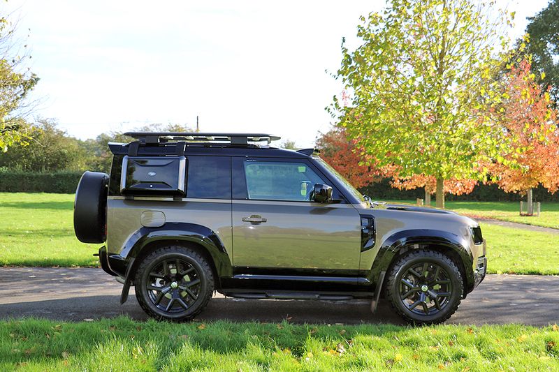 Landrover Defender D250 SE Urban Design