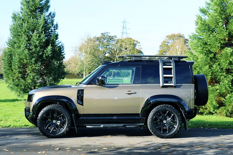 Landrover Defender D250 SE Urban Design