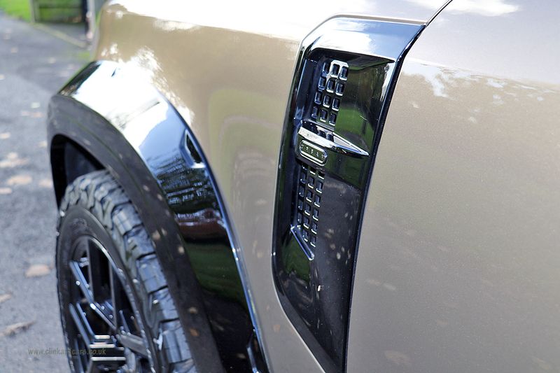 Landrover Defender D250 SE Urban Design