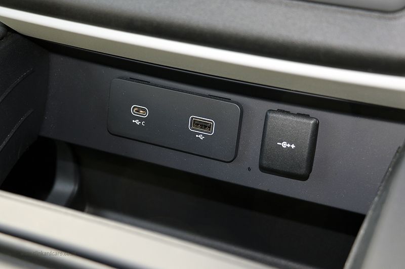 Landrover Defender D250 SE Urban Design