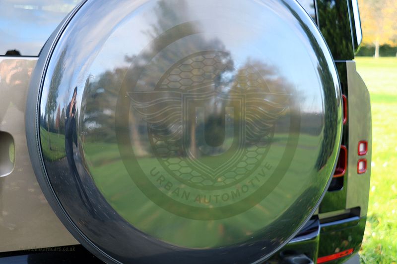 Landrover Defender D250 SE Urban Design