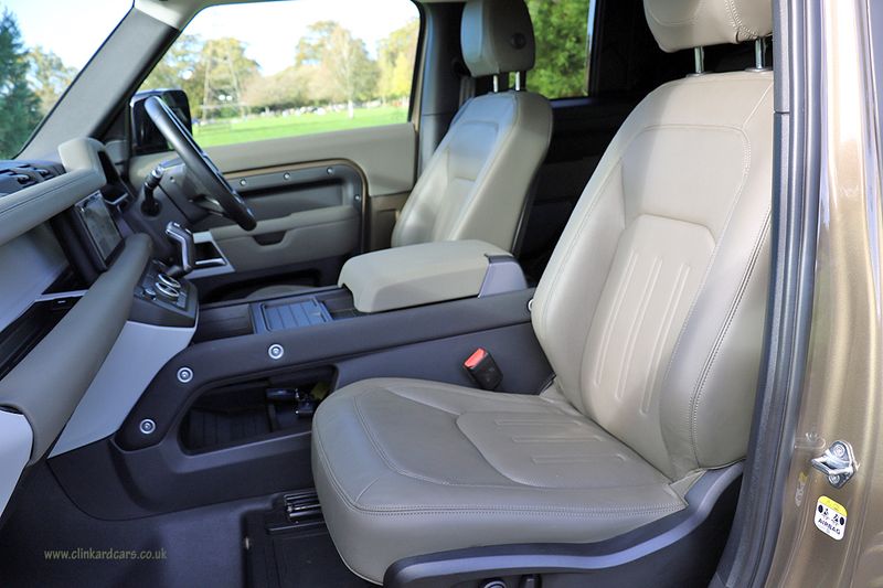 Landrover Defender D250 SE Urban Design