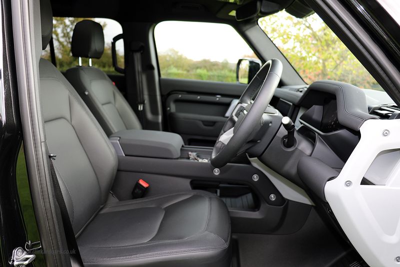 Landrover Defender 110 D300 X-Dynamic SE Urban