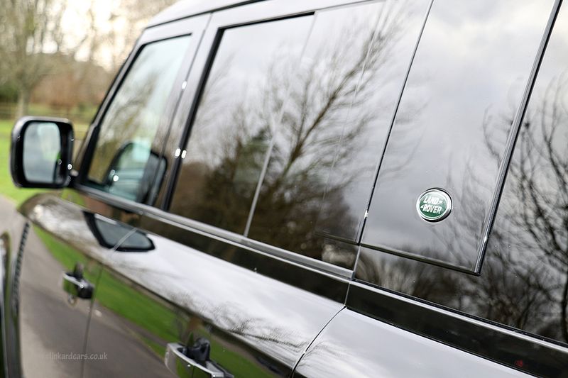 Landrover Defender 110 D300 X-Dynamic SE Urban