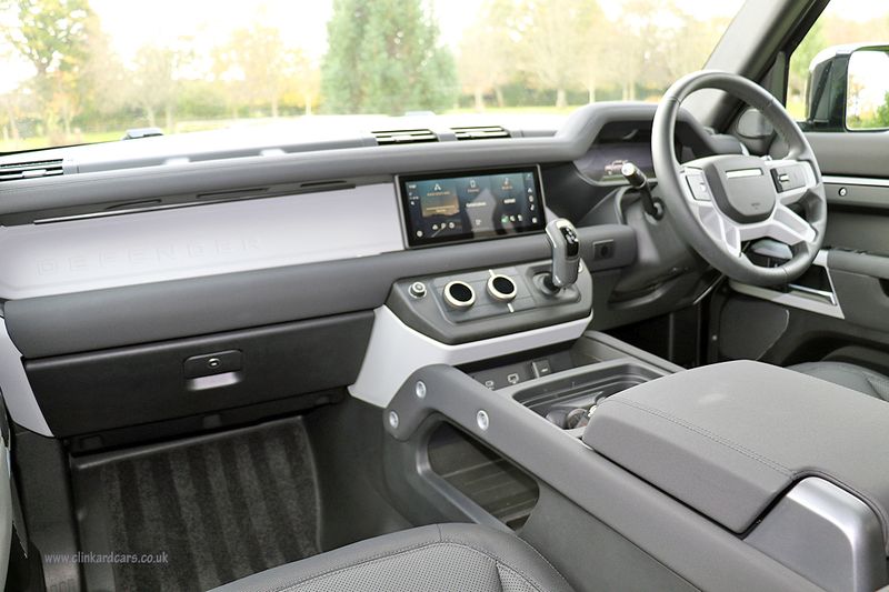 Landrover Defender 110 D300 X-Dynamic SE Urban