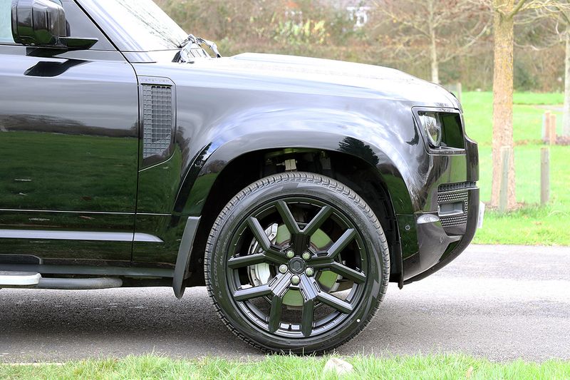 Landrover Defender 110 D300 X-Dynamic SE Urban