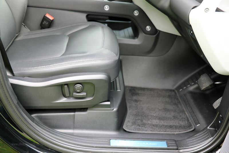 Landrover Defender 110 D300 X-Dynamic SE Urban