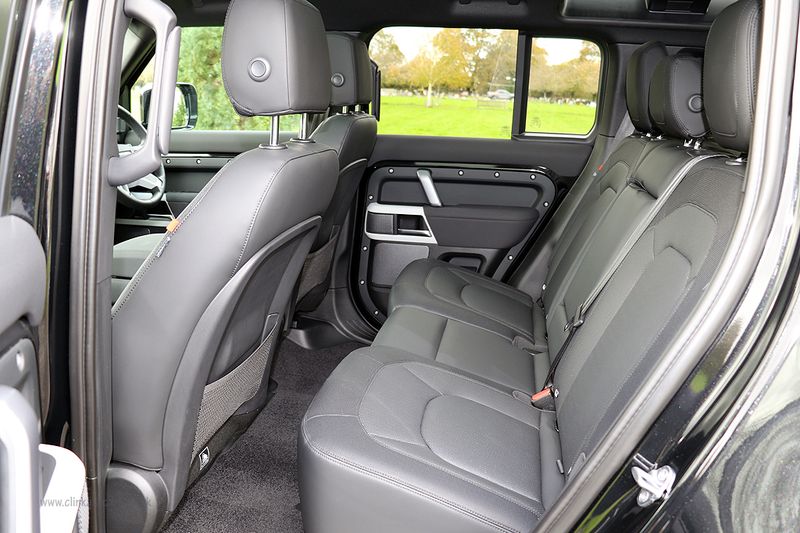 Landrover Defender 110 D300 X-Dynamic SE Urban