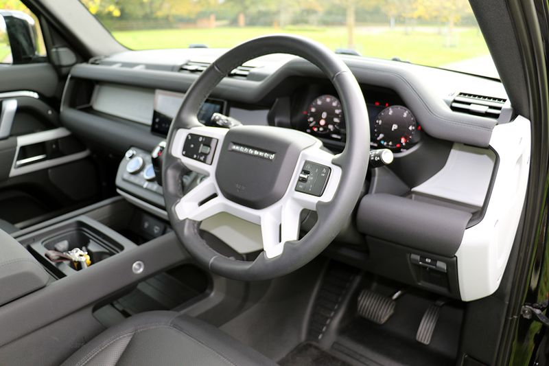 Landrover Defender 110 D300 X-Dynamic SE Urban