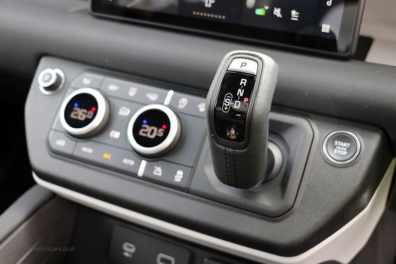 Landrover Defender 110 D300 X-Dynamic SE Urban