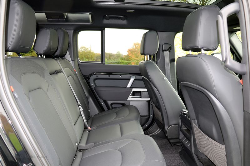 Landrover Defender 110 D300 X-Dynamic SE Urban