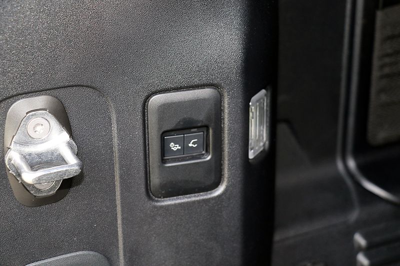 Landrover Defender 110 D300 X-Dynamic SE Urban