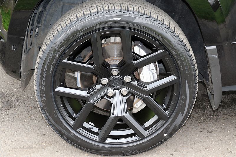 Landrover Defender 110 D300 X-Dynamic SE Urban