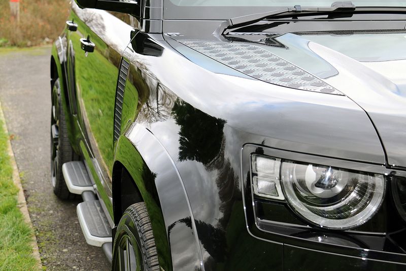 Landrover Defender 110 D300 X-Dynamic SE Urban