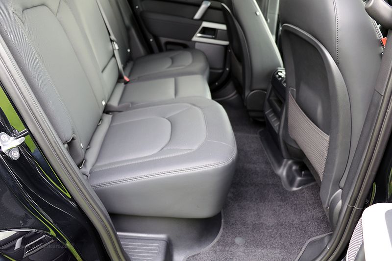 Landrover Defender 110 D300 X-Dynamic SE Urban