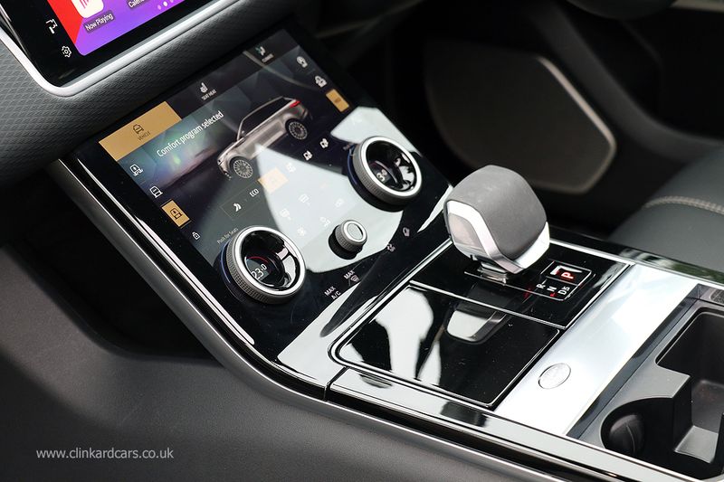 Range Rover Velar D300 R-Dynamic HST