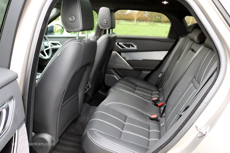 Range Rover Velar D300 R-Dynamic HST