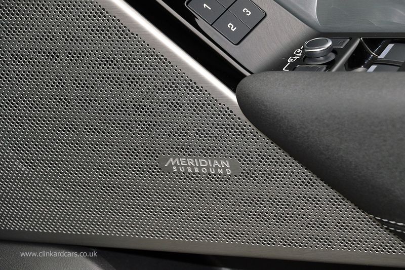 Range Rover Velar D300 R-Dynamic HST