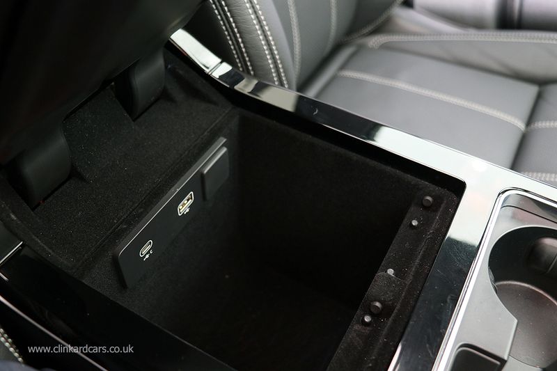 Range Rover Velar D300 R-Dynamic HST