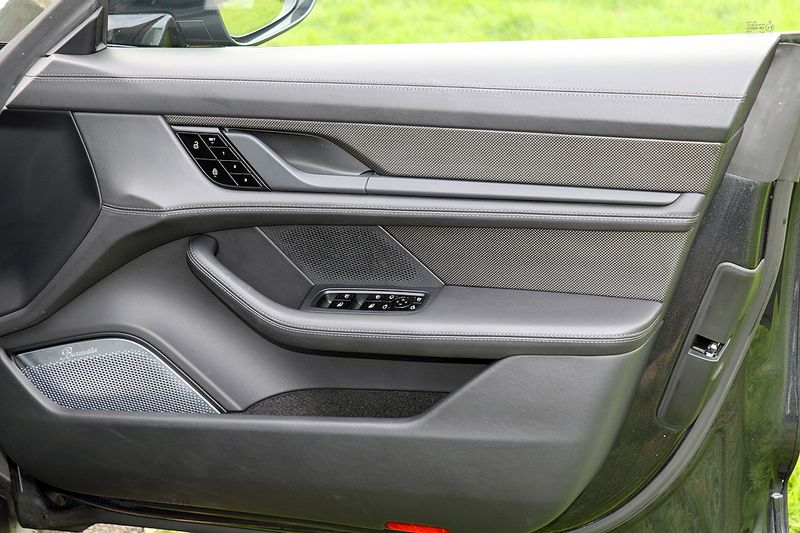 Porsche Taycan Turbo Performance Plus 93.4KWh