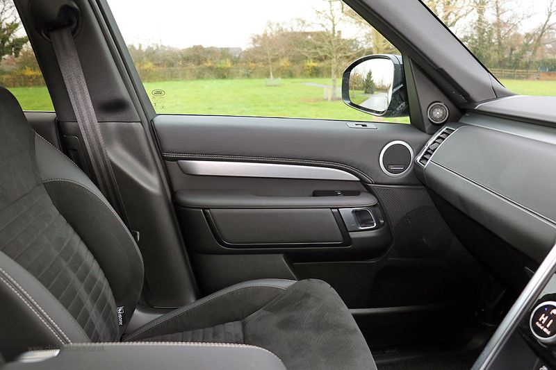 Landrover Discovery 3.0 D300 R-Dynamic HSE