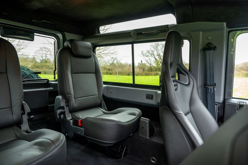 Landrover Defender 90 XS 2.2TD Twisted Edition