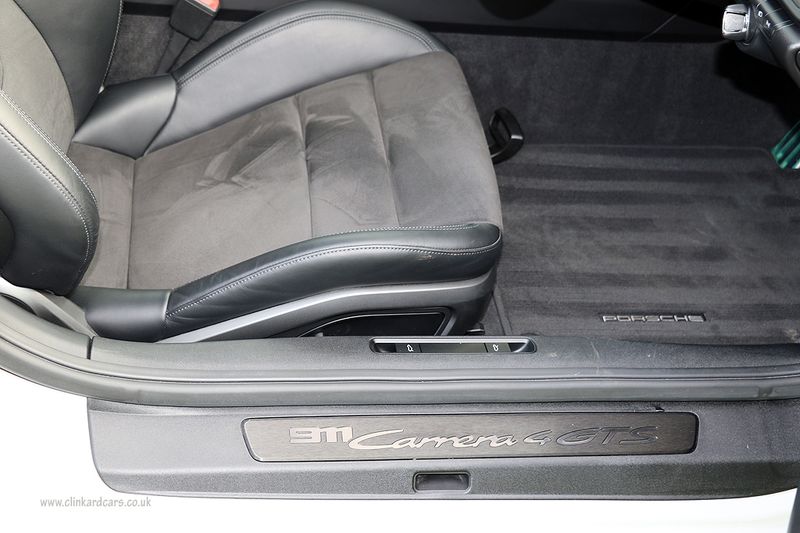 Porsche 992 Carrera 4 GTS with Aerokit