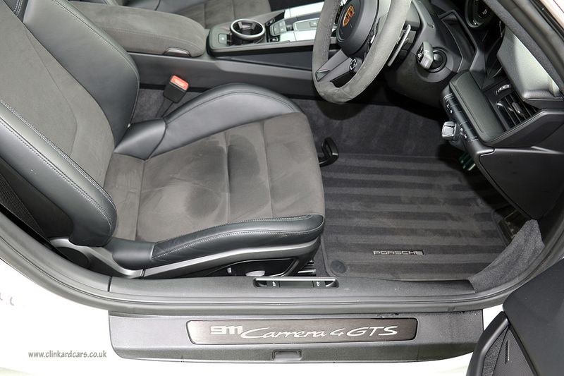 Porsche 992 Carrera 4 GTS with Aerokit