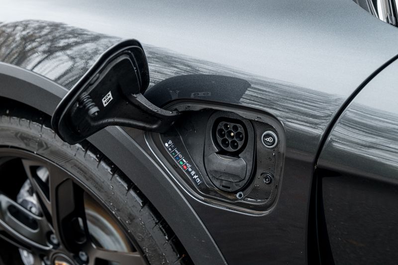 Porsche Taycan Performance Plus 93.4kWh 4 Cross Turismo Auto 4WD