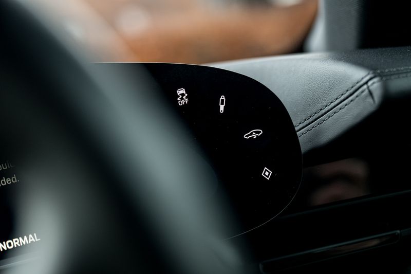 Porsche Taycan Performance Plus 93.4kWh 4 Cross Turismo Auto 4WD