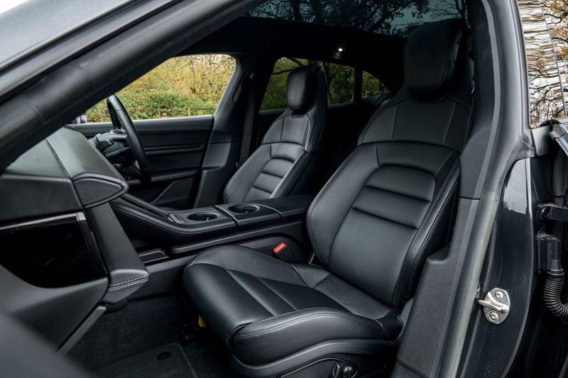 Porsche Taycan Performance Plus 93.4kWh 4 Cross Turismo Auto 4WD