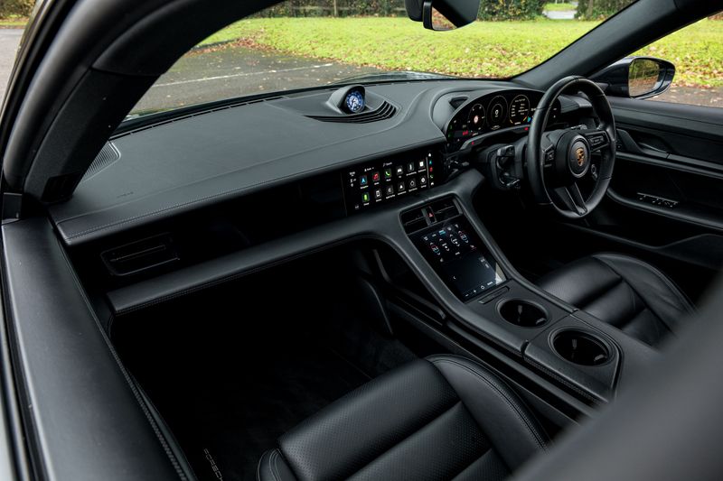 Porsche Taycan Performance Plus 93.4kWh 4 Cross Turismo Auto 4WD