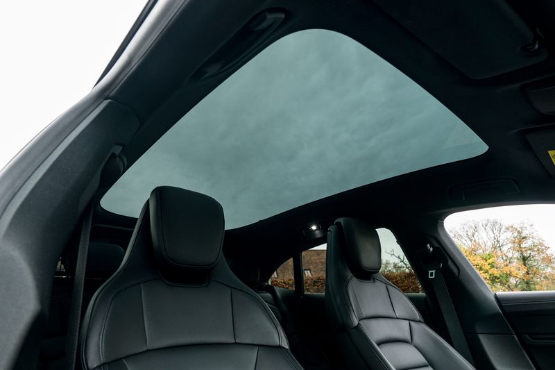 Porsche Taycan Performance Plus 93.4kWh 4 Cross Turismo Auto 4WD